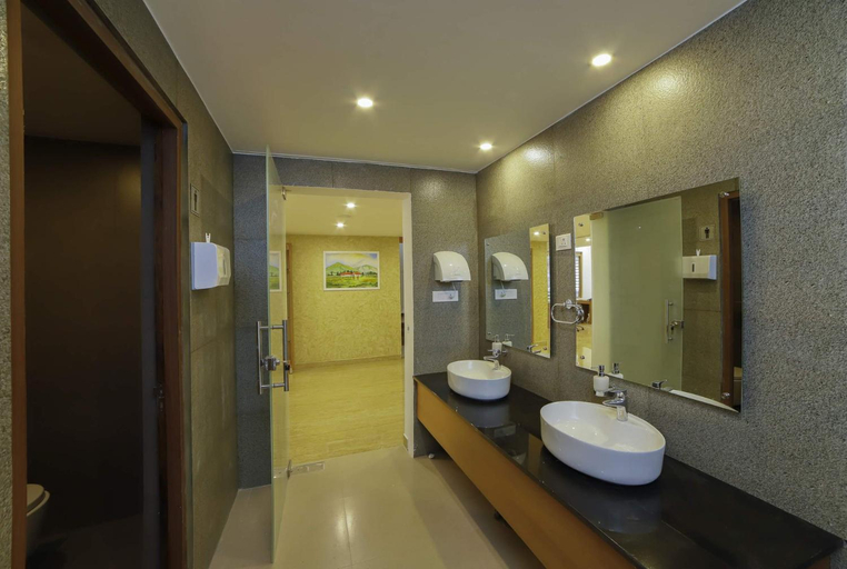 Bathroom 4, Veetee Mid Town, Idukki
