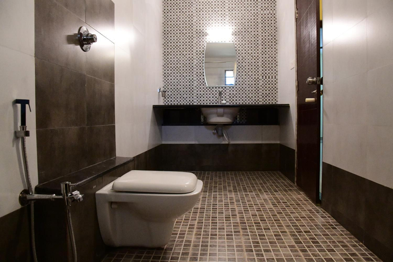 Bathroom 2, Shesha KUTEERA, Dakshina Kannada