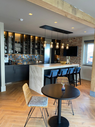 Food & Drinks 3, Glundr!, Asten