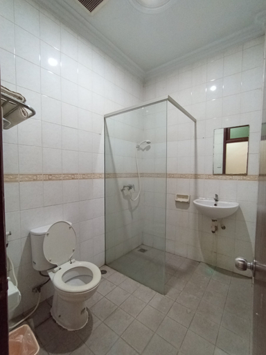 Bathroom 5, Grand Larisae Hotel, Solo