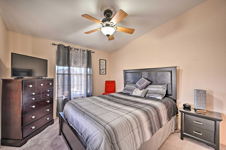 Bedroom 2, Yuma Vacation Rental with Yard and Grills!, Yuma