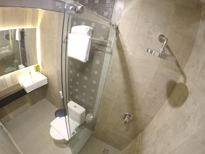 Bathroom 14