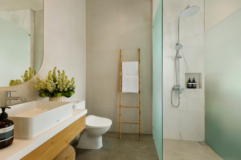 Bathroom 16
