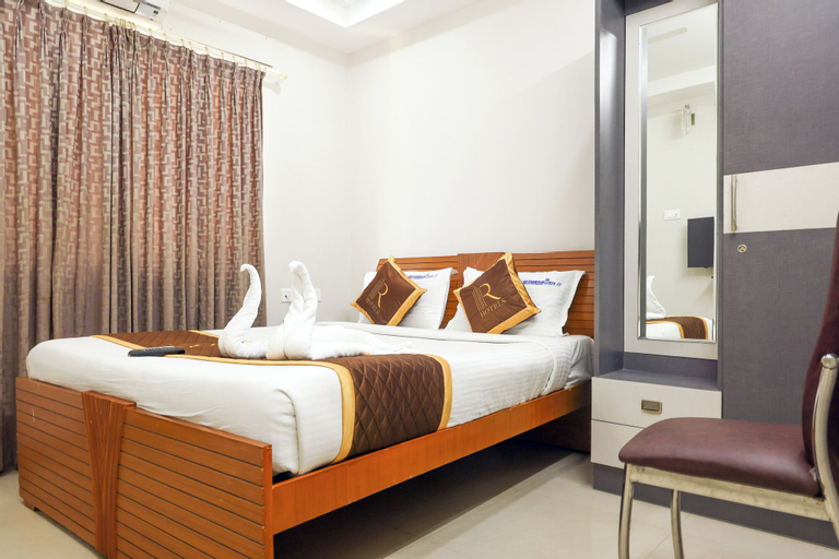 Bedroom 3, R-Hotels Rithikha Inn Porur, Thiruvallur
