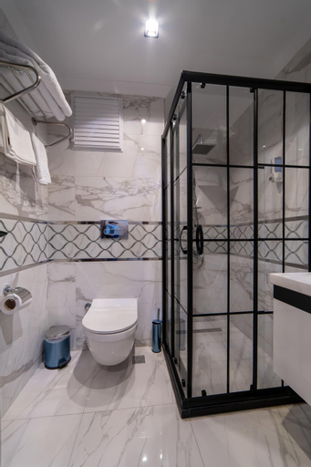 Bathroom 7