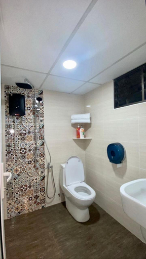 Bathroom 2, Ferringhi Sea View Apartment 777, Penang Island