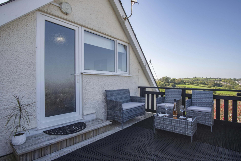 Others 5, High Deck - 1 Bedroom Apartment - Saundersfoot, Pembrokeshire