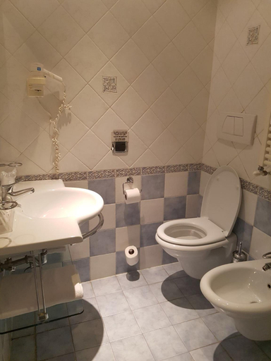 Bathroom 4, 69 Manin Termini, Rome
