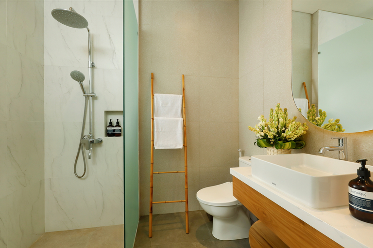 Bathroom 15