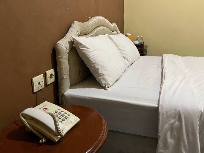 Wonorejo Hotel Mitra RedDoorz - Tap to explore photos