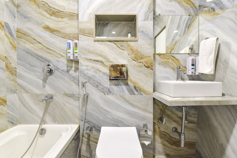 Bathroom 3, Fabhotel Prime The Grey Circle, Indore