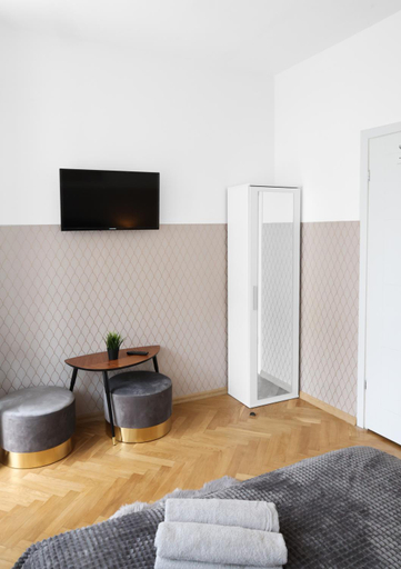 Others 3, ClickTheFlat Three Crosses Square Apart Rooms, Warsaw