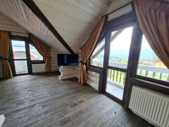 Others 4, Mountain White House гостиннии двір, Nadvirnians'kyi
