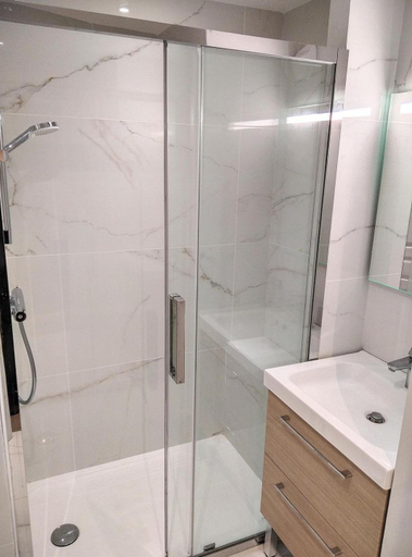Bathroom 2, Résidence Graziella Studio 511, Alpes-Maritimes