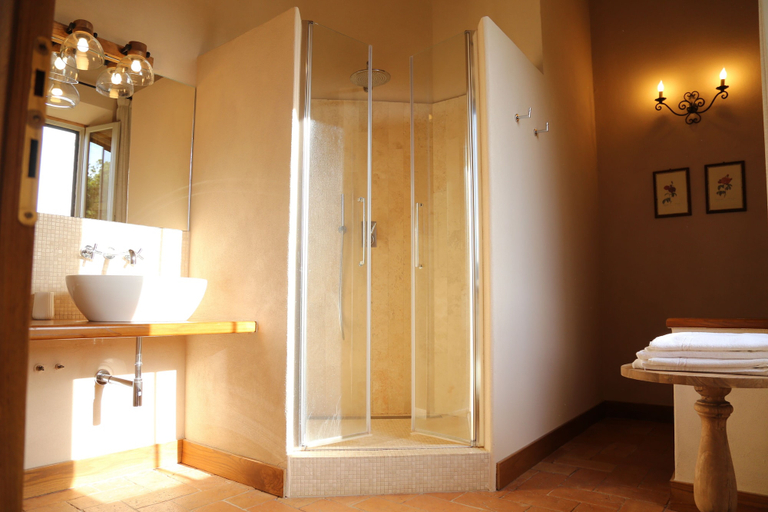 Bathroom 4, Casali di Bibbiano, Siena