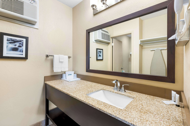 Bathroom 4, Americas Best Value Inn Yakima, Yakima