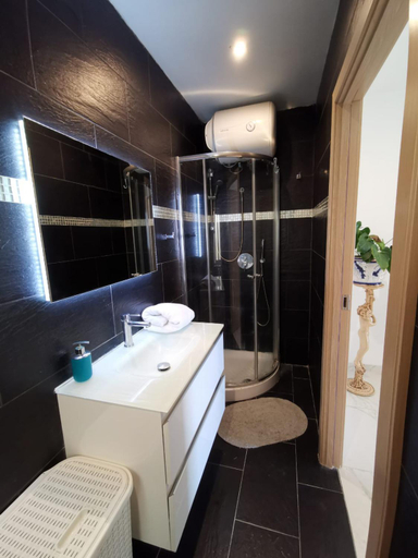 Bathroom 3, Three Cities Malta