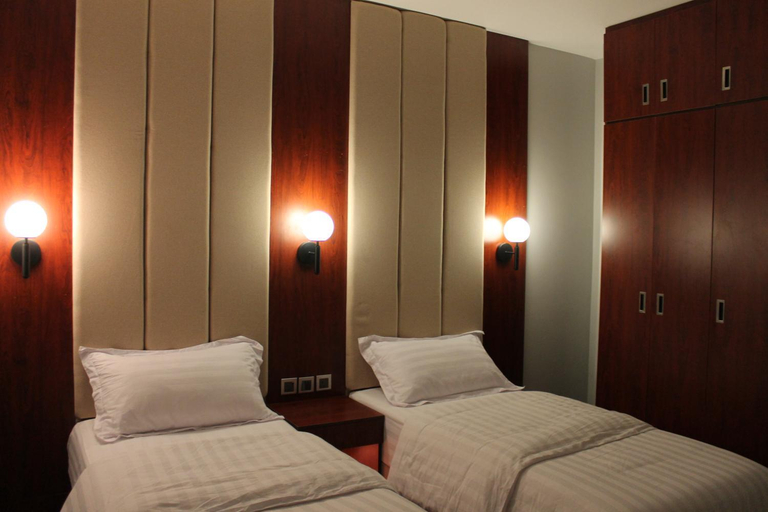 Bedroom 2, high village hotel