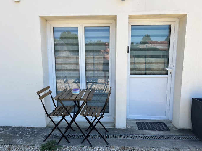 Exterior & Views 16