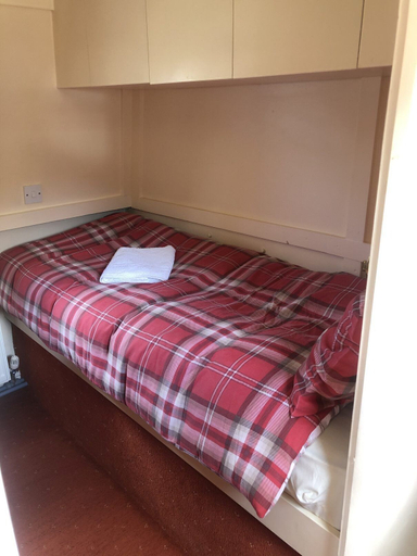 Bedroom 3, The Cru Houseboats, Bath and North East Somerset
