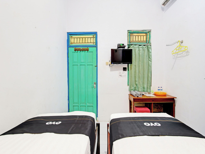 Bedroom 4, NEW TIRKEN HOTEL, Tegal