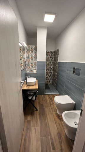 Bathroom 3, Vento in poppa, Agrigento