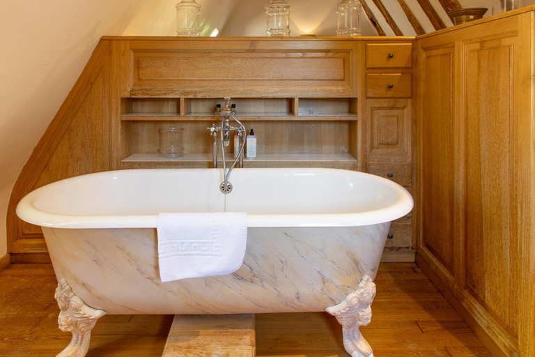 Bathroom 3, La Maison des Sarrasins, Dordogne