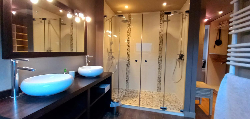 Shower 5, Villa Maignan 15 couchages 24h Le Mans, Sarthe