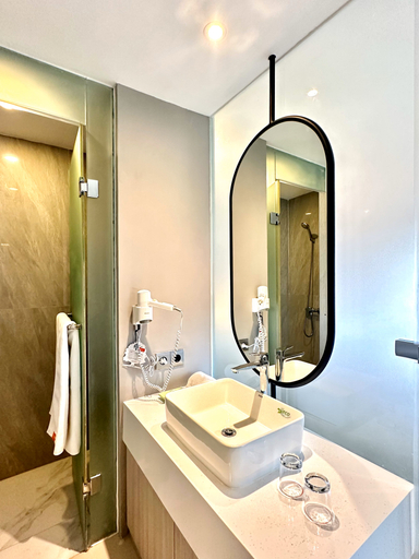 Bathroom 5, HARRIS Hotel & Residences Riverview Kuta - Bali, Badung