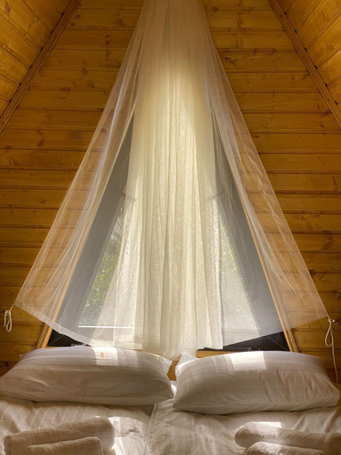 Others 4, Sunny side cottage, Kazbegi