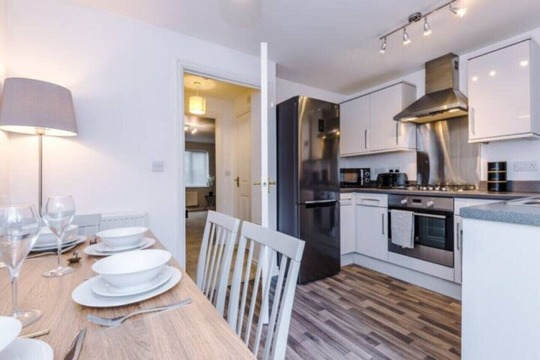 Others 4, Lovely three bed home Manchester, Rochdale