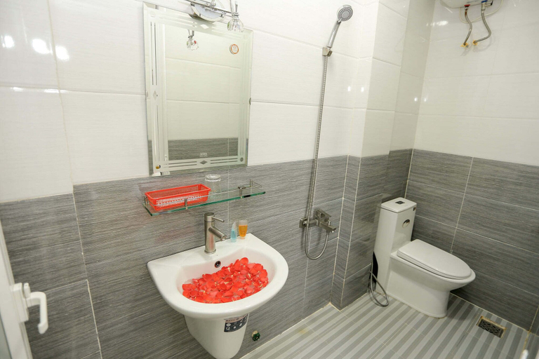 Bathroom 5, Co Hong Hotel DL - by BAY LUXURY, Đà Lạt