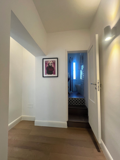 Others 4, Lion suite, Napoli