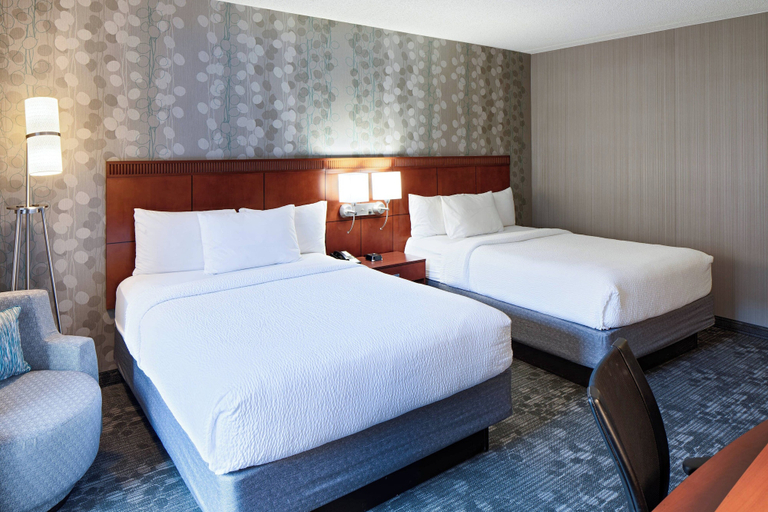 Bedroom 3, Courtyard by Marriott Cincinnati Blue Ash, Cincinnati