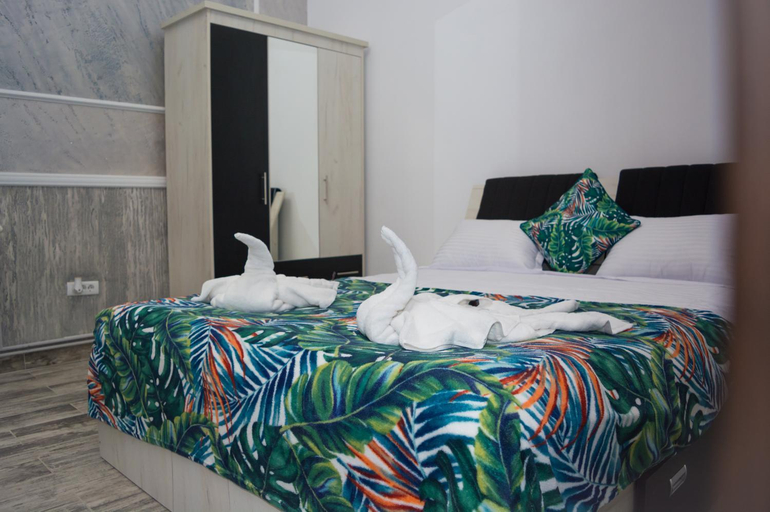 2, LUXURY ERK, Calimanesti