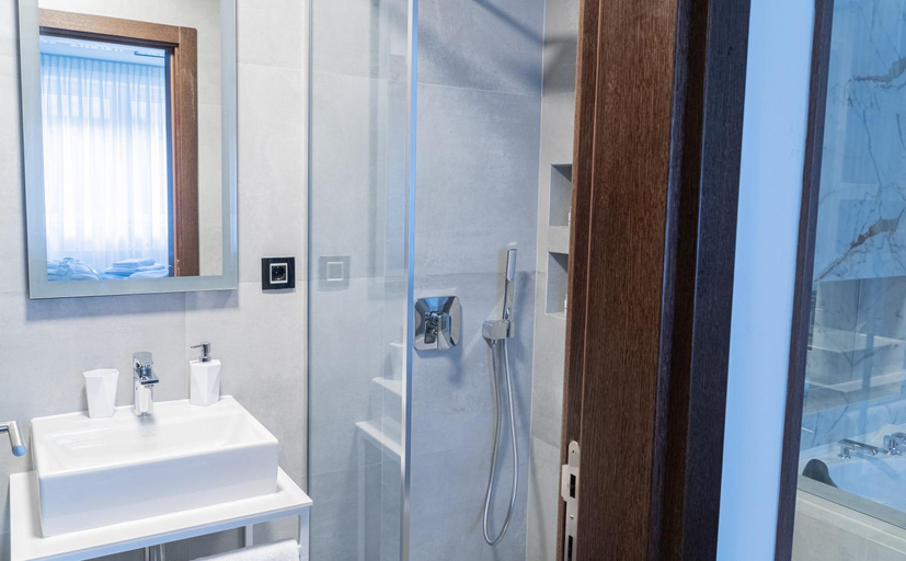 Bathroom 2, 9 Nine - Luxury Apartments & Suites, Belgrade