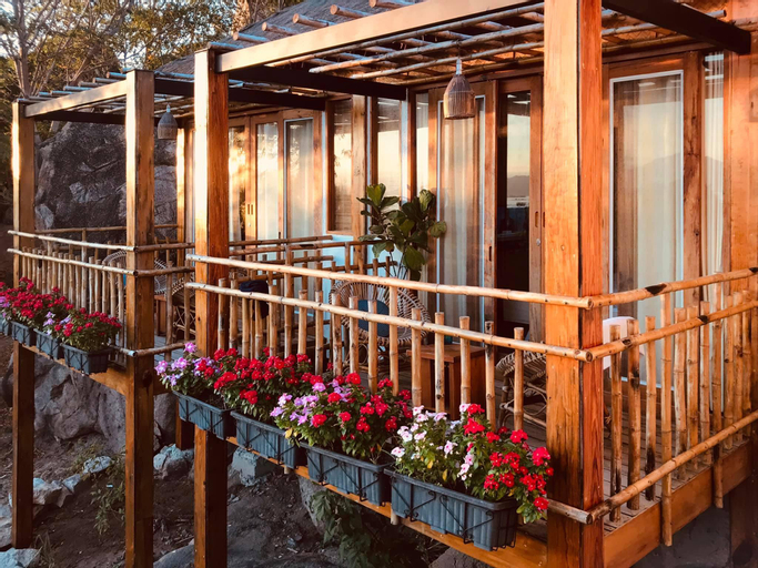 Exterior 6