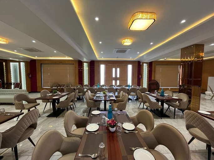 Food & Drinks 5, Hotel Three Seasons, Mathura