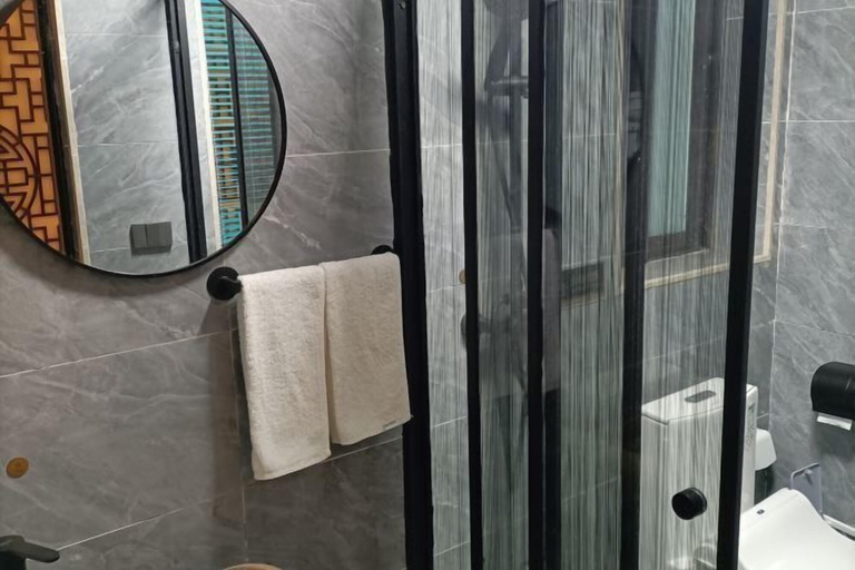 Bathroom 4, Wudangshan Taiziju Inn, Shiyan