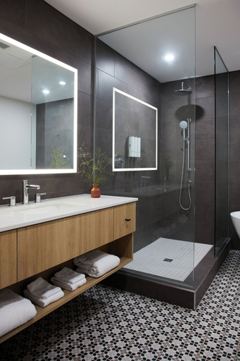 Bathroom 4, Blackbush Beach Resort, Queens