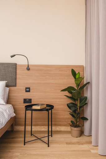 Others 2, Privilege Suit SLiema