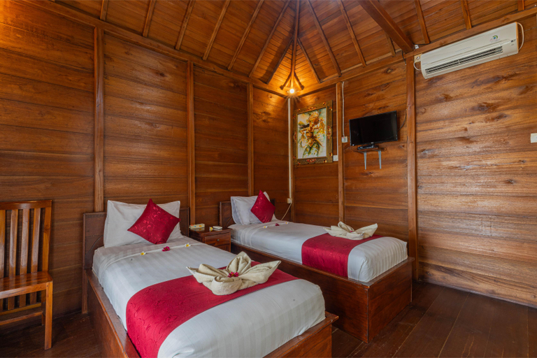 Bedroom 4, Swan Beach Inn, Klungkung