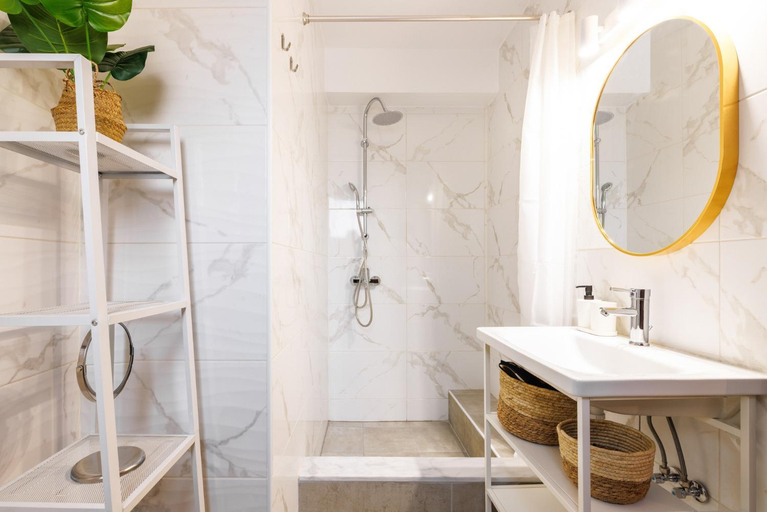 Shower 2, Boho Central Suites, Central Macedonia