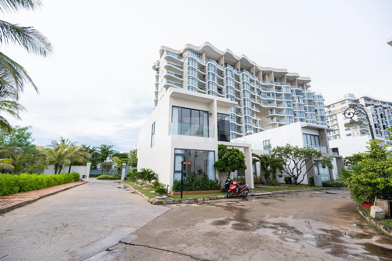 Exterior 14