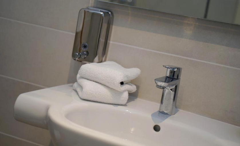 Others 4, Private rooms with bathroom in Valletta
