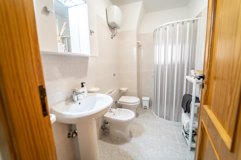 Bathroom, Perla Brillante, Bari