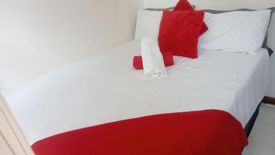 Bedroom 1, Holy and Joy guesthouse, Uthungulu