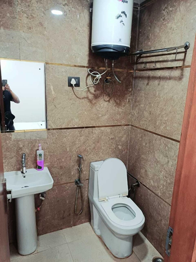 Bathroom 4, Hotel Shyam Palace New Delhi, Delhi