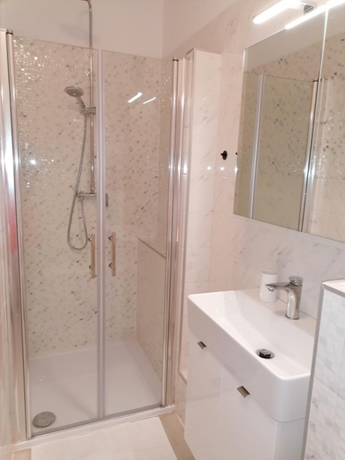 Bathroom 3, Galeb, Rijeka
