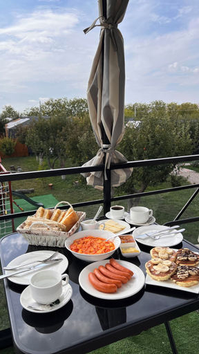 Food & Drinks 5, Hidden Garden Resort